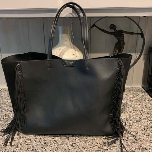 Victoria's Secret Handbags - VICTORIA’S SECRET Large Black Faux Leather Bag